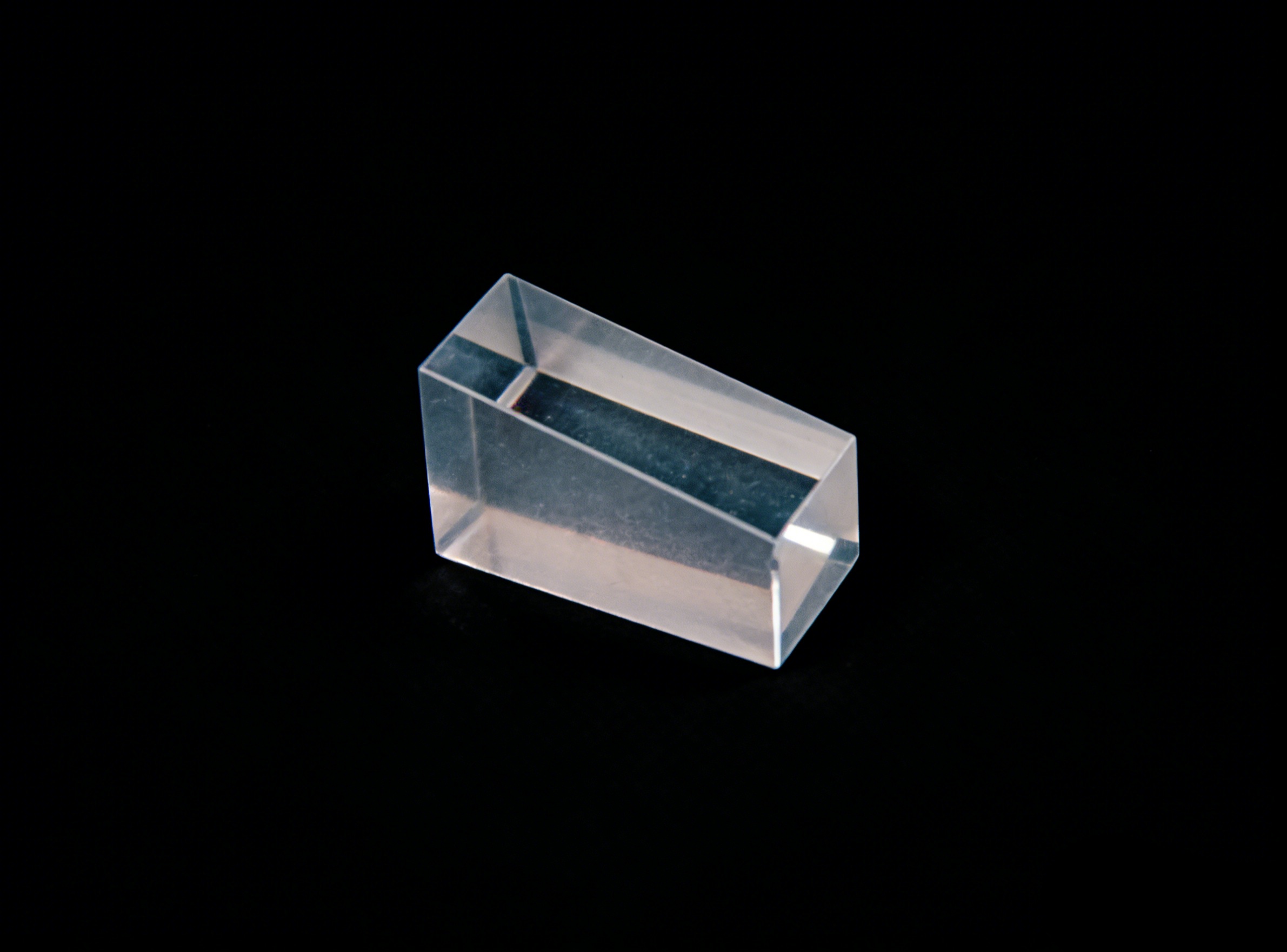 Ultra-smooth calcium fluoride prism